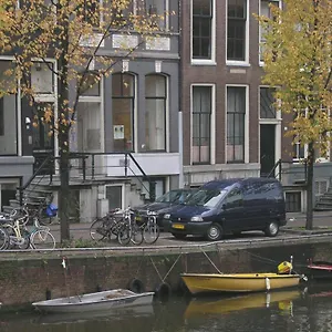 Singel 100 Bed and breakfast